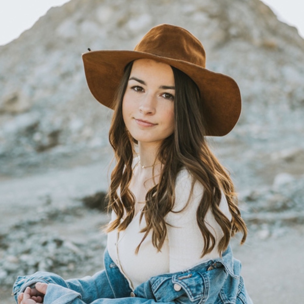 Meet your Posher, Sydnie - Picture 1 of 1